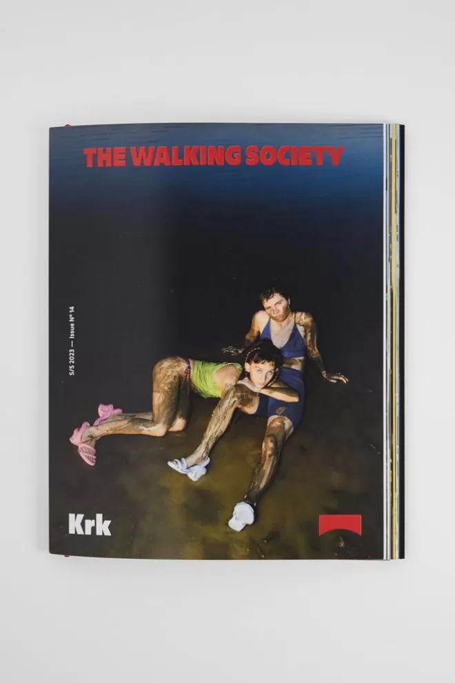 Camper Souvenirs<Camper Revista The Walking Society